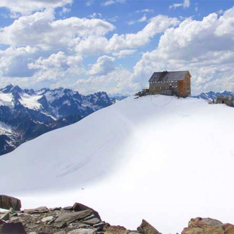 Arbeitseinsatz auf der Hochstubaihütte